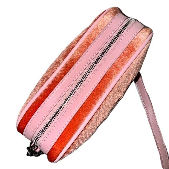 **SOLD** Juicy Couture Hollyhock Peach Velour Crossbody Camera Bag Pink PU - Picture 8 of 14